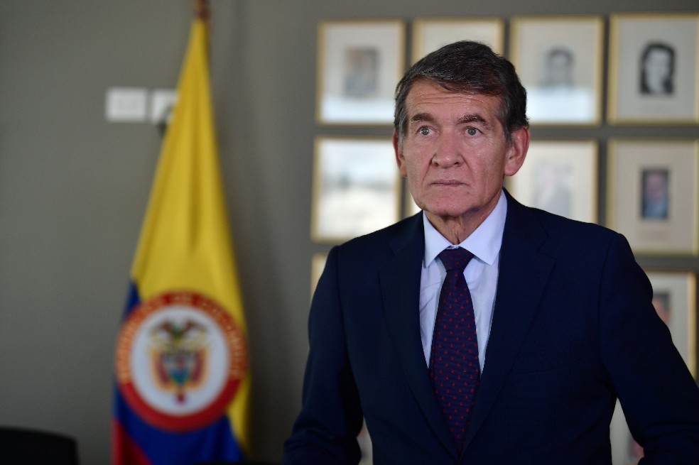 Según Cabrera, se entregaron más de 300.000 ayudas monetarias a quienes les suspendieron contratos.