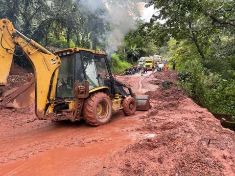 Restablecen paso a un carril en antigua vía Bogotá-Villavicencio luego de cierre total