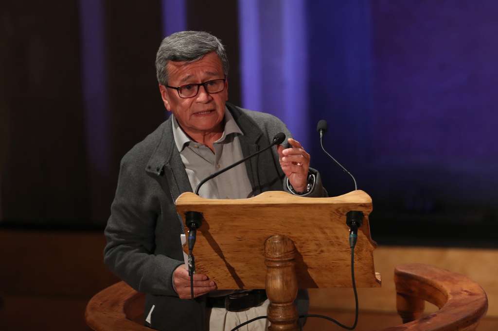 MEX9392. CIUDAD DE MÉXICO (MÉXICO), 10/03/2023.- El jefe negociador del ELN, Pablo Beltrán, habla durante el desarrollo de la segunda fase de la Mesa de Diálogos de Paz entre el Gobierno de Colombia y el Ejército de Liberación Nacional (ELN), hoy, en Ciudad de México (México). La segunda fase de la Mesa de Diálogos de Paz entre el Gobierno de Colombia y el ELN concluyó este viernes en Ciudad de México con el reconocimiento por parte del Gobierno del presidente Gustavo Petro del estatus político al ELN como "organización armada rebelde" y el registro de "avances" de cara a alcanzar un acuerdo para un cese al fuego bilateral. EFE/ Sáshenka Gutiérrez