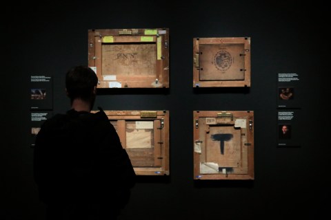 El Museo del Prado descubre la trasera de los cuadros, el lado oculto de la pintura