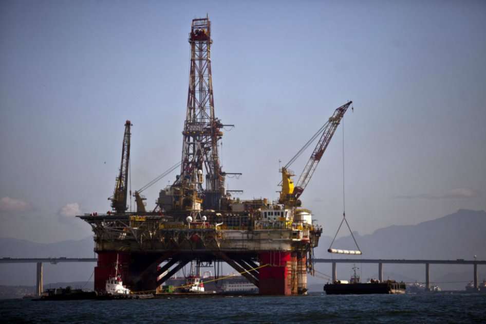 l barril de "light sweet crude" (WTI) también para julio ganaba 90 centavos, a 58,89 dólares. / Bloomberg News
