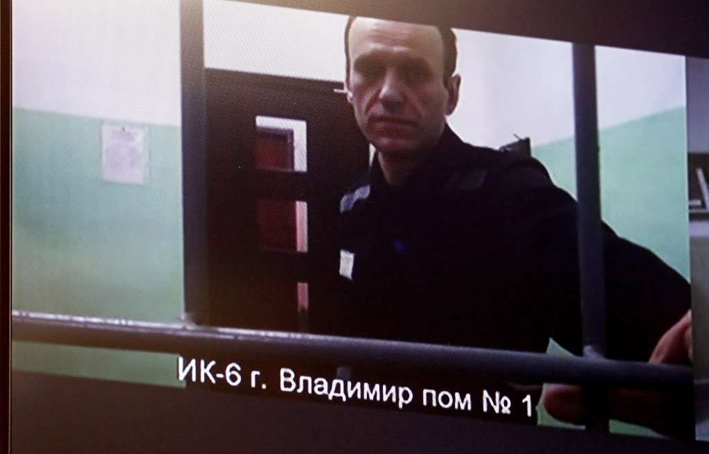 Moscow (Russian Federation), 26/09/2023.- Russian opposition figure Alexei Navalny is seen on a screen as he appears in a video link from the colony in Vladimir region, during a hearing of The First Court of Appeal of General Jurisdiction considering his appeal against the sentence of 19 years in prison in a case of extremism, Moscow, Russia, 26 September 2023. Navalny has been in the colony since February 2021, when the court, at the request of the Federal Penitentiary Service, replaced his suspended sentence in the Yves Rocher case of 2014 with a real one. He was supposed to serve in a penal colony for 2 years and 8 months, but in March 2022, the Lefortovo Court of Moscow, at an off-site meeting in correctional colony in the city of Pokrov, Vladimir Region, sentenced the politician to 9 years of strict regime and a fine of 1.2 million rub., as well as one and a half years of restriction of freedom in the case of fraud and contempt of court. In June 2023 Navalny went on trial on new charges of extremism. The court sentenced politician Alexei Navalny to 19 years in a strict regime colony. The First Court of Appeal of General Jurisdiction rejected the politician's complaint. (Rusia, Moscú) EFE/EPA/MAXIM SHIPENKOV