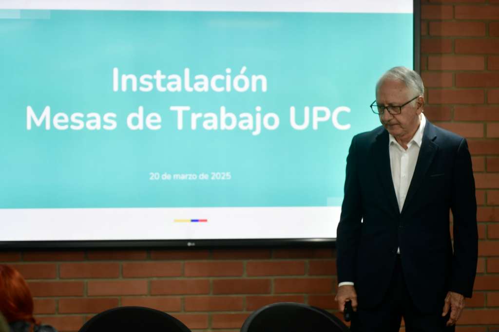 Ministro de Salud durante la instalación de la mesa de trabajo ordenada por la Corte Constitucional para ajustar la Unidad de Pago por Capitación (UPC) de 2024, declarada previamente insuficiente.