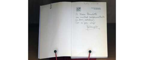 Mil dedicatorias a Benedetti en su biblioteca española de 6.000 volúmenes