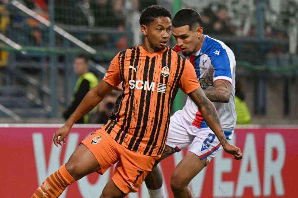 Daniel Muñoz, con Crystal Palace en la Conference League.