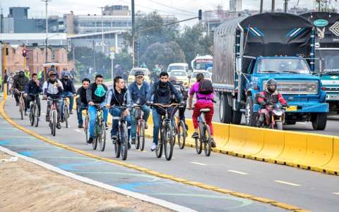 Bogotá estrena más de 3 kilómetros de ciclorruta sobre la calle 13