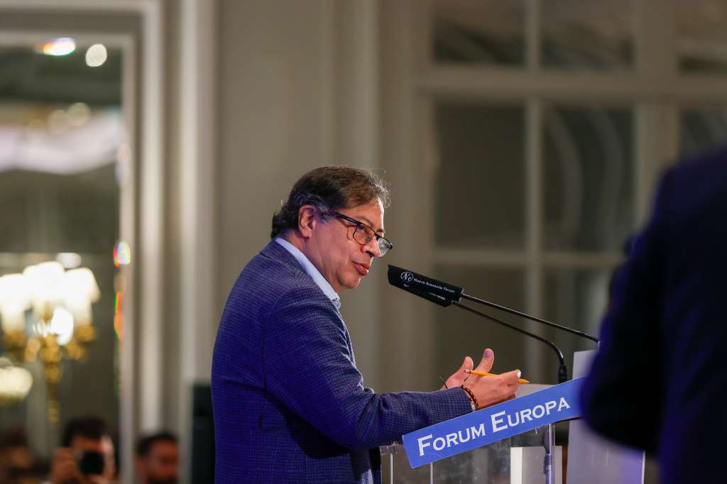 MADRID, 05/05/2023.- El presidente de la República de Colombia, Gustavo Petro, da un discurso mientras protagoniza un desayuno informativo del Fórum Europa en el marco de su visita oficial a España, este viernes, en Madrid. EFE/ Javier Lizón