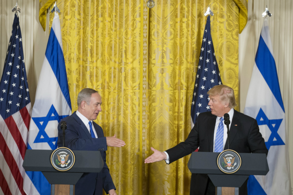 Benjamin Netanyahu y Donald Trump durante la rueda de prensa conjunta que ofrecieron tras su encuentro en la Casa Blanca. / AFP.
