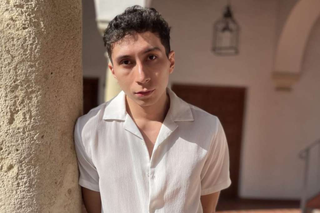 Sebastián Martínez Vanegas es profesional en Estudios Literarios de la Pontificia Universidad Javeriana.