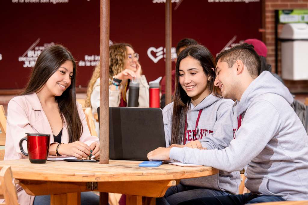 Postúlese a la beca universitaria ‘Mi vocación’ de Unicervantes en Bogotá.