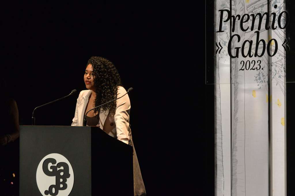 MED114 -BOGOTÁ (COLOMBIA), 30/06/2023. La periodista colombiana Beatriz Valdés, del diario El Espectador, habla hoy luego de recibir el Premio Gabo 2023 en la categoría de Texto, en Bogotá (Colombia). EFE/Vannessa Jiménez