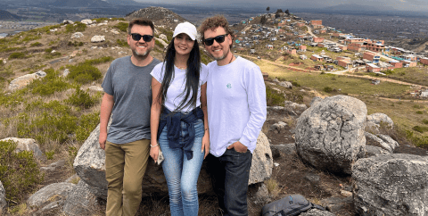 Ellos crean experiencias de inmersión ambiental, cultural y comunitaria