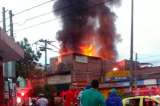 Incendio consumió una fábrica de químicos en Cali