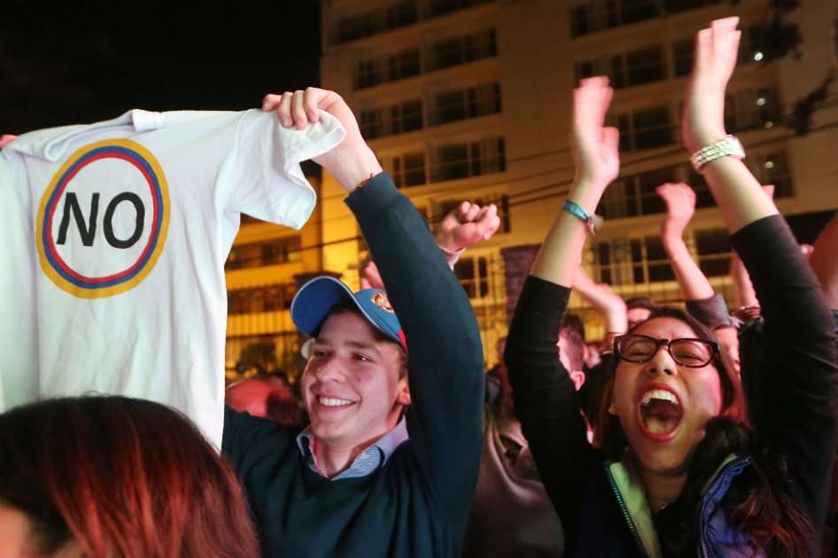 El 50,21 % de los vontantes en el plebiscito optó por el No. / AFP