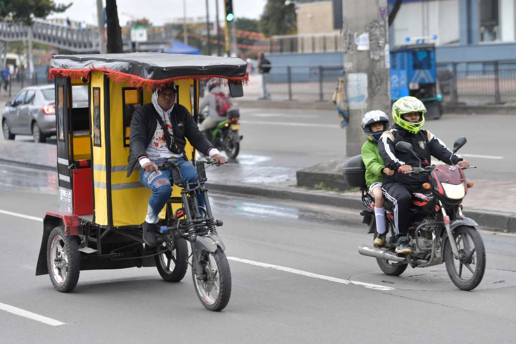 Bicitaxistas en Bogotá