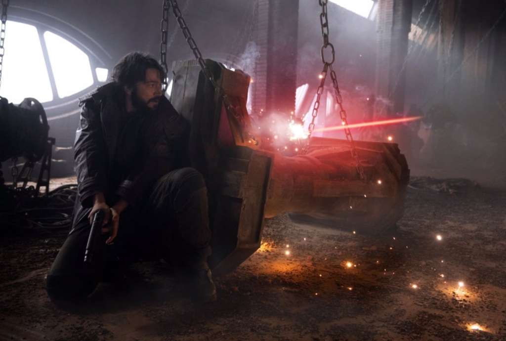 Diego Luna en su interpretación en el rol protagónico de Cassian Andor en la serie del Universo Star Wars.