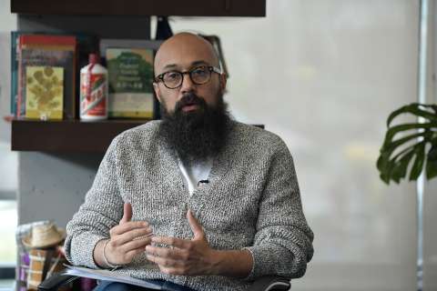 Carrillo mantiene tensiones con Rodríguez y ratifica denuncia de despidos masivos