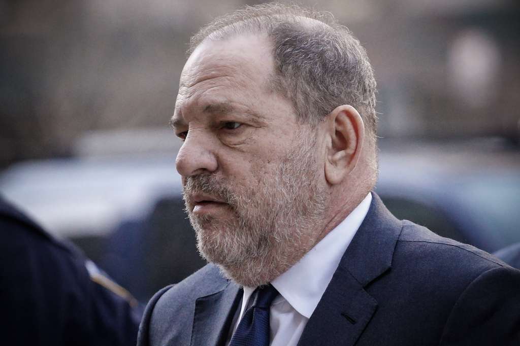 Harvey Weinstein enfrenta ya un juicio por supuestamente violar a una mujer en una habitación de hotel de Nueva York en 2013. / AFP