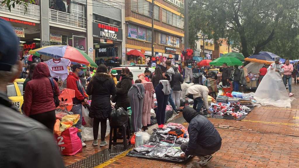 Algunas personas no portan de manera adecuada su tapabocas.
