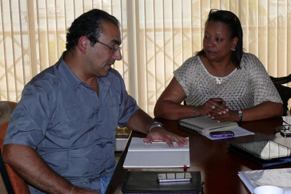 Ministro de Comercio, Industria y Turismo, Sergio Díaz-Granados, y la gobernadora de San Andrés Aury Guerrero Bowie.