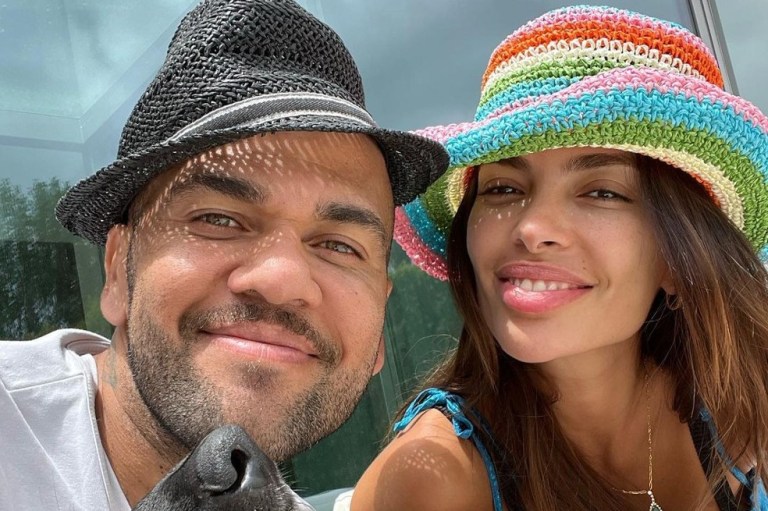 Ella es la guapa modelo a la que Joana Sanz, ex de Dani Alves, le dio un beso