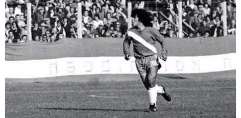 Cuando Maradona no pudo jugar con el Sheffield United y se enojó