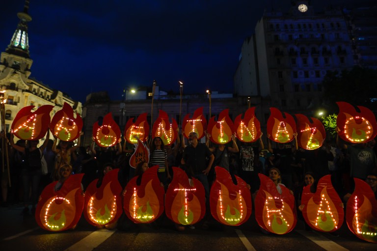 Argentina da marcha atrás en vales educativos y derogación de instituciones culturales