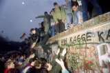 La crisis de masculinidad que dejó la caída del muro de Berlín