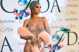 Rihanna: desnuda bajo miles de cristales