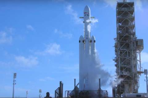 Elon Musk lanza dos de sus 12 mil satélites con los que quiere darle Internet a todo el planeta