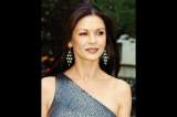 El terrible mal que enfrenta Catherine Zeta Jones, Morticia de Merlina de Netflix