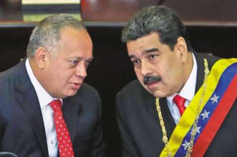 De cómplices, indignados y babosos