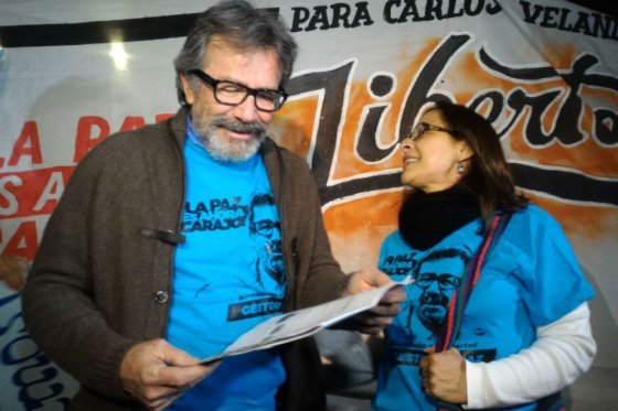 Carlos Velandia, exdirigente del Eln, junto a su esposa, Blanca Valle.