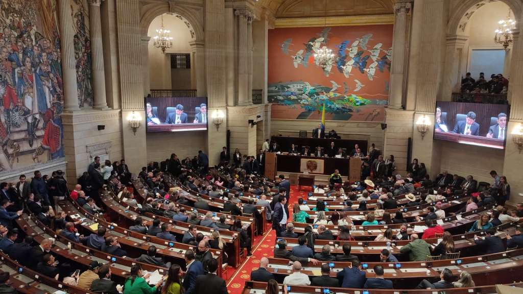 El Congreso en pleno votando los impedimentos.