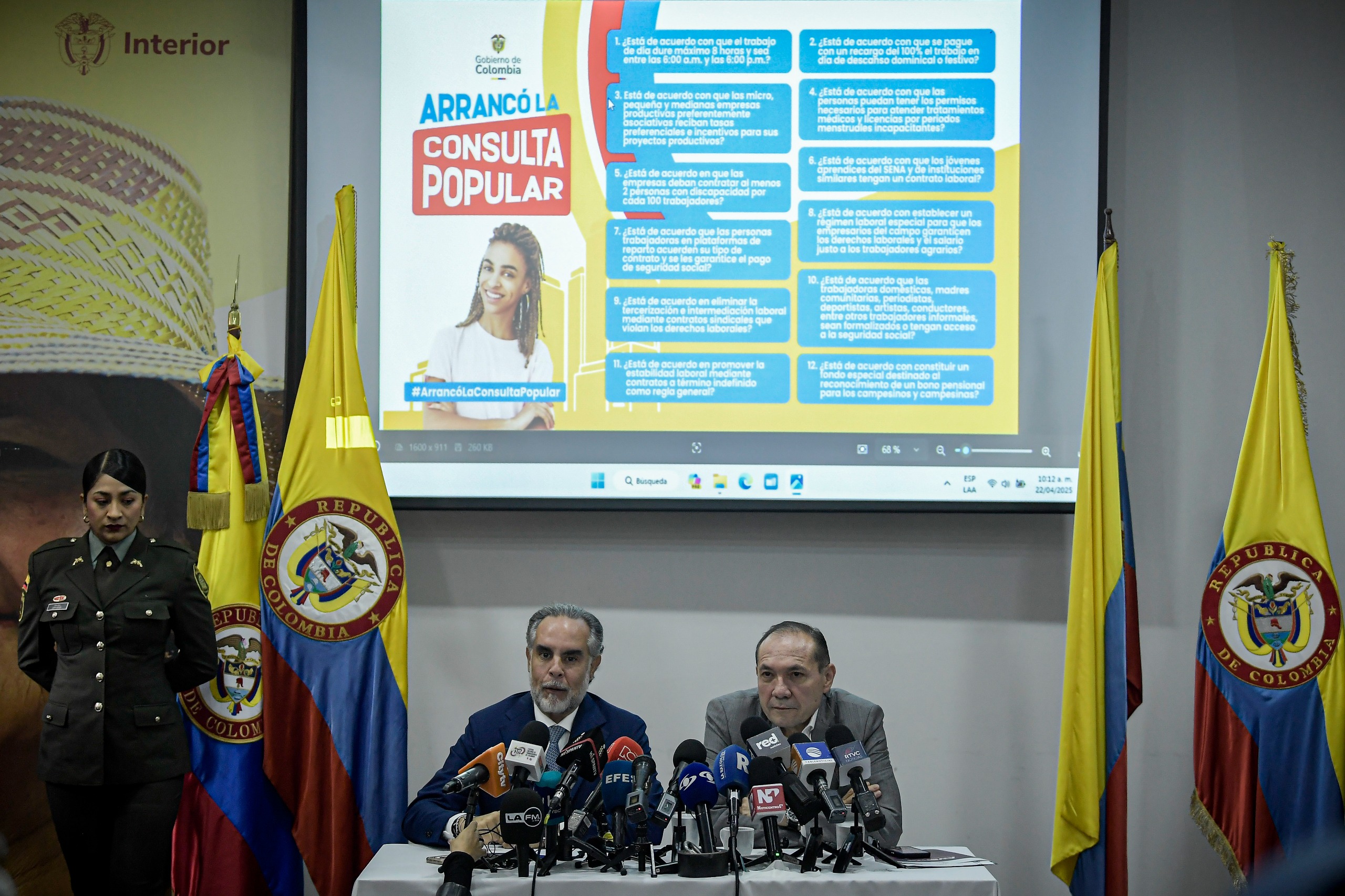 El ministro del Interior y el ministro del Trabajo presentaron las 12 preguntas que tendrá la consulta.