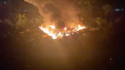 Incendio en el barrio Futuro Bajo de Pereira consumió por lo menos 100 viviendas
