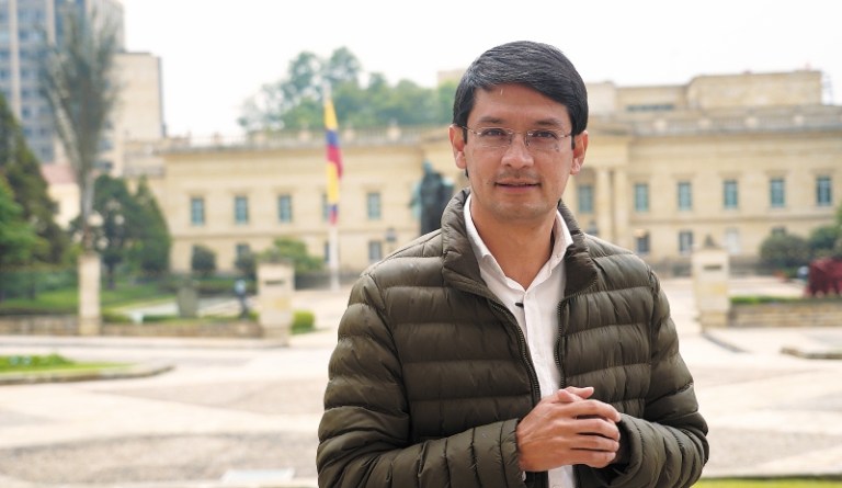 Precandidato presidencial Camilo Romero denuncia “sicariato judicial”