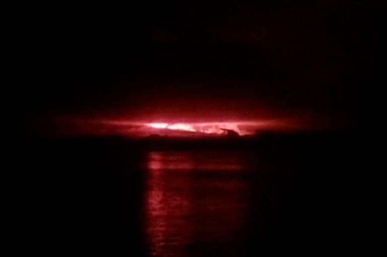 El volcán Wolf, santuario de las iguanas rosadas de Galápagos, entró en erupción