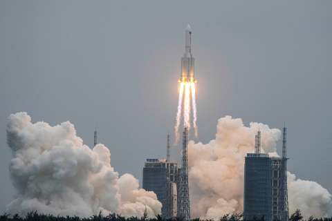 Restos de cohete chino regresan sin control a la Tierra: Nasa critica al país asiático