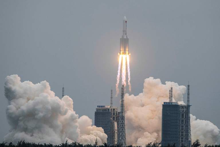 Restos de cohete chino regresan sin control a la Tierra: Nasa critica al país asiático