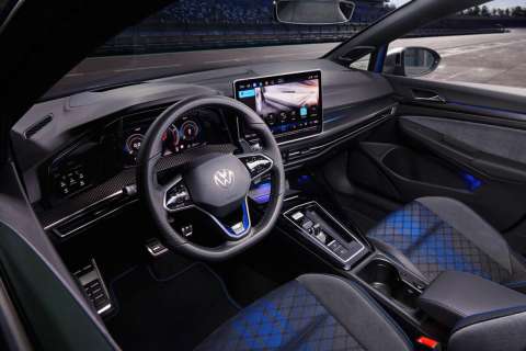 Lo que nunca debe hacer con el acelerador de un carro automático