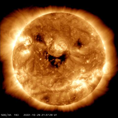 Satélite de la NASA captura una particular imagen del Sol (pero no está sonriendo)
