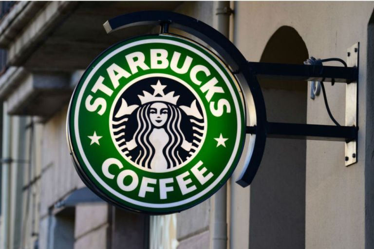 Starbucks eliminará los pitillos de todas sus tiendas en 2020