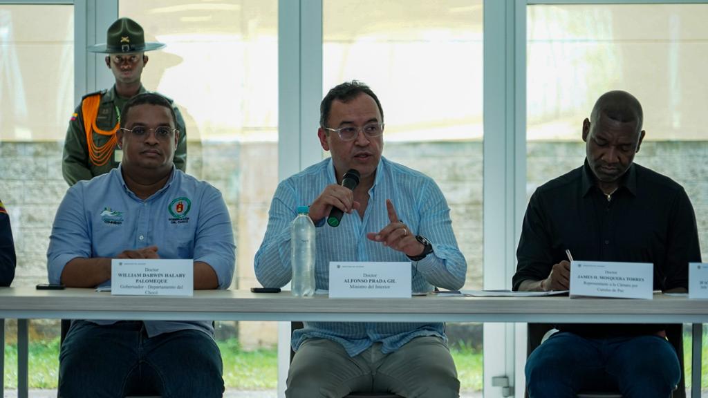 El vocero del Gobierno visitó Chocó, para atender los llamados de la Defensoría del Pueblo por la violencia en la zona.