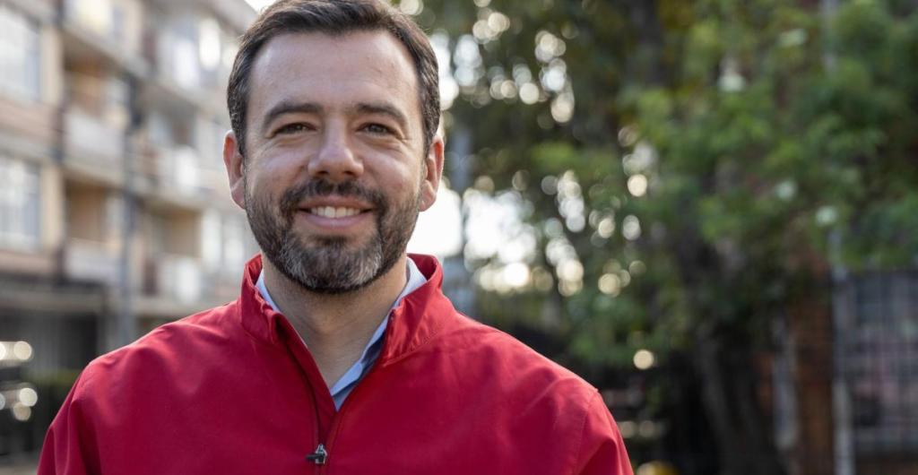 En sus redes sociales, el mandatario de la capital del país aseguró que sigue en recuperación, pero que no siente dolor.
