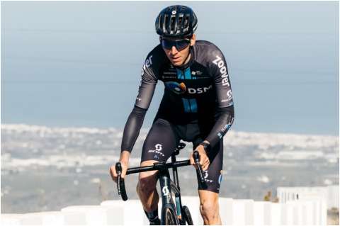 Romain Bardet, uno de los favoritos del Giro de Italia, se retiró por enfermedad