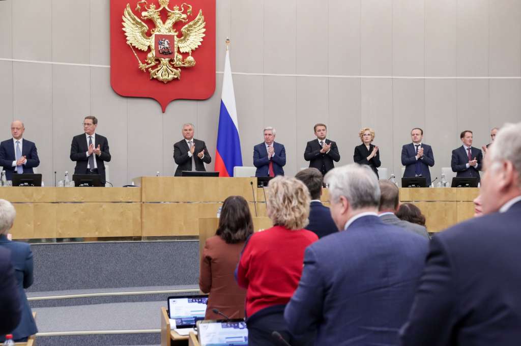 Moscow (Russian Federation), 03/10/2022.- A handout picture made available by the Russian State Duma press service shows First Deputy Speaker Alexander Zhukov (2nd-L), State Duma Chairman Vyacheslav Volodin (3d-L) and Deputy Speaker Ivan Melnikov (4th-L) and deputies during the Russian State Duma plenary session in Moscow, Russia, 03 October 2022. The State Duma, the lower house of the Federal Assembly of Russia, ratified agreements on the admission of four new subjects to the Russian Federation: the Donetsk and Luhansk People's Republics, Kherson and Zaporizhzhia regions of Ukraine. From 23 to 27 September, residents of the self-proclaimed Luhansk and Donetsk People's Republics as well as the Russian-controlled areas of the Kherson and Zaporizhzhia regions of Ukraine voted in a so-called 'referendum' to join the Russian Federation. Putin held a signing ceremony to annex the four areas last week. (Rusia, Ucrania, Moscú) EFE/EPA/RUSSIAN STATE DUMA PRESS SERVICE HANDOUT HANDOUT EDITORIAL USE ONLY/NO SALES