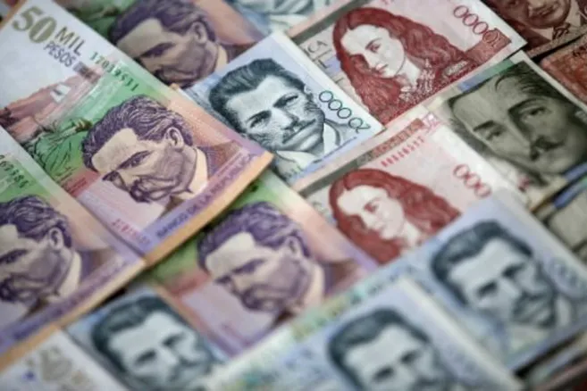 Pesos colombianos.