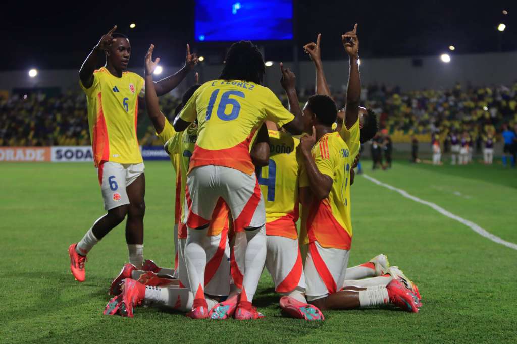 Players of Colombia celebrate a goal during a South American U-17 Championship match between Colombia and Venezuela at the Jaime Morón stadium in Cartagena, Colombia, 09 April 2025. EFE/ Ricardo Maldonado Rozo
