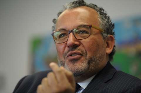 “Expresidente Uribe, lo encontramos preocupado, venga a controvertir”: Roberto Vidal